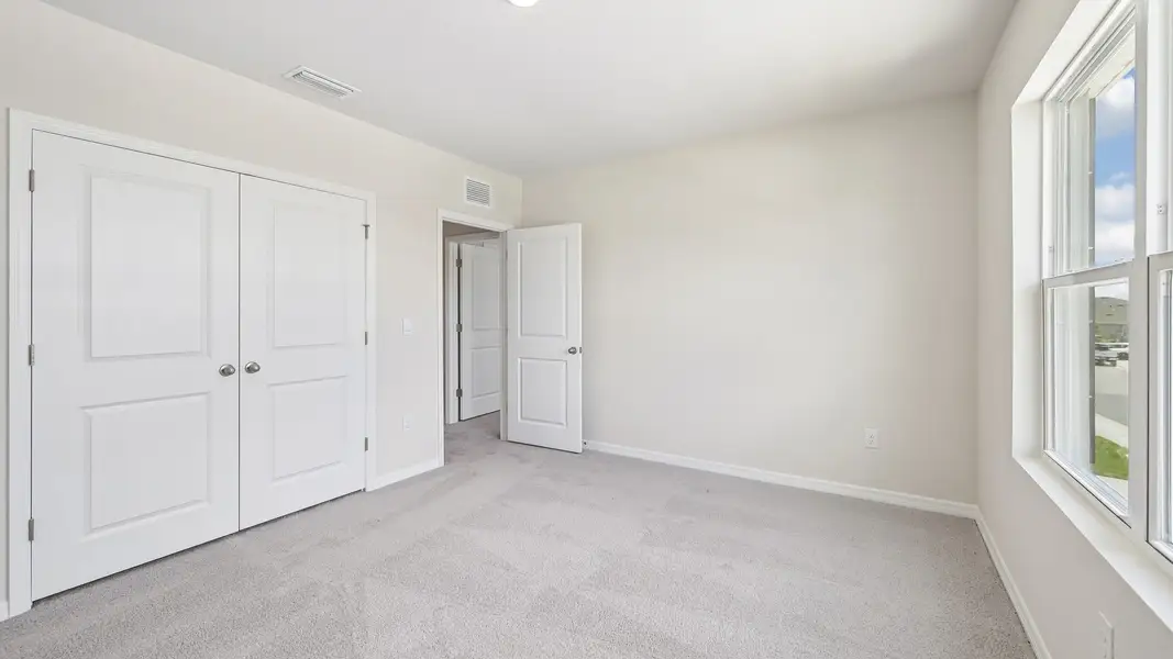 Representative unfurnished interior of a home built from the Torino by D.R. Horton in Legacy Preserve, Parrish (Image 31).