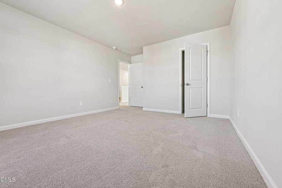 33-web-or-mls-Raleigh - Oak Manor - 749