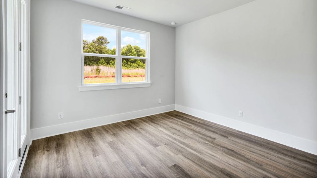 Spacious, unfurnished interior of a new home in Rolling Hills, Bolivia (Image 25).