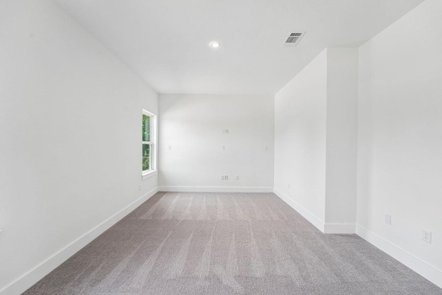 Spacious, unfurnished interior of a new home in Sauls Ranch, Round Rock (Image 37).