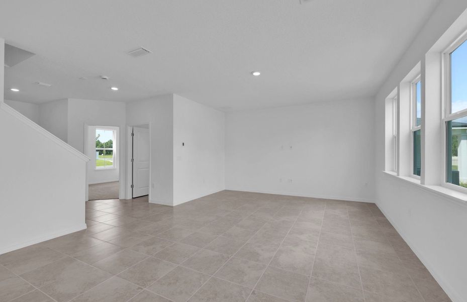 Spacious, unfurnished interior of a new home in Hyland Trail, Green Cove Springs (Image 14).