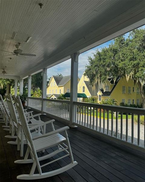 Exterior details and patio area of a home in , Tavares (Image 24).