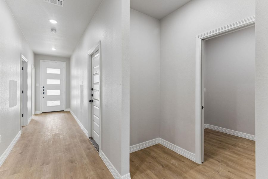 Spacious, unfurnished interior of a new home in , Killeen (Image 24).