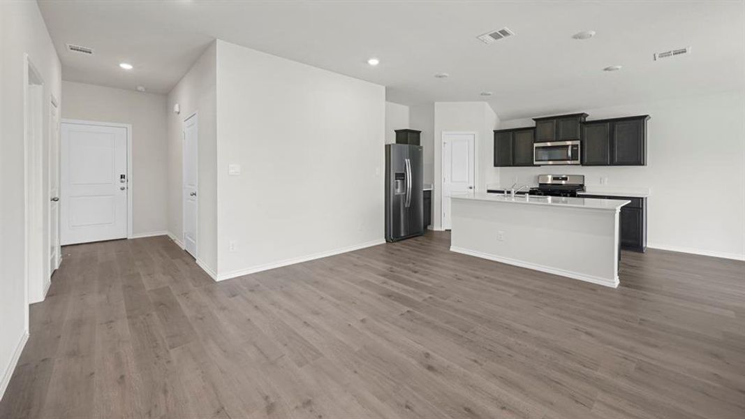 Spacious, unfurnished interior of a new home in Forestbrook Estates, Paris (Image 19).