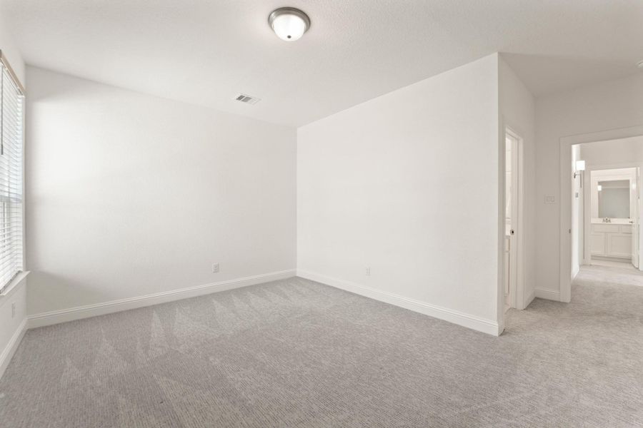 Spacious, unfurnished interior of a new home in The Highlands - 65', Porter (Image 34).