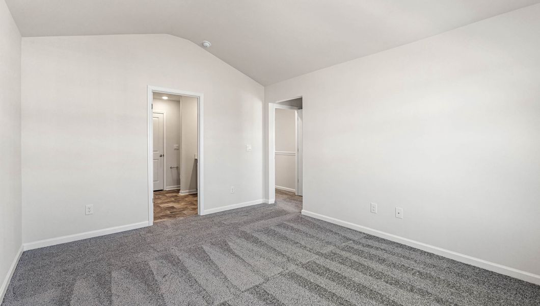 Spacious, unfurnished interior of a new home in Tanglewood Townes, Greenville (Image 20).