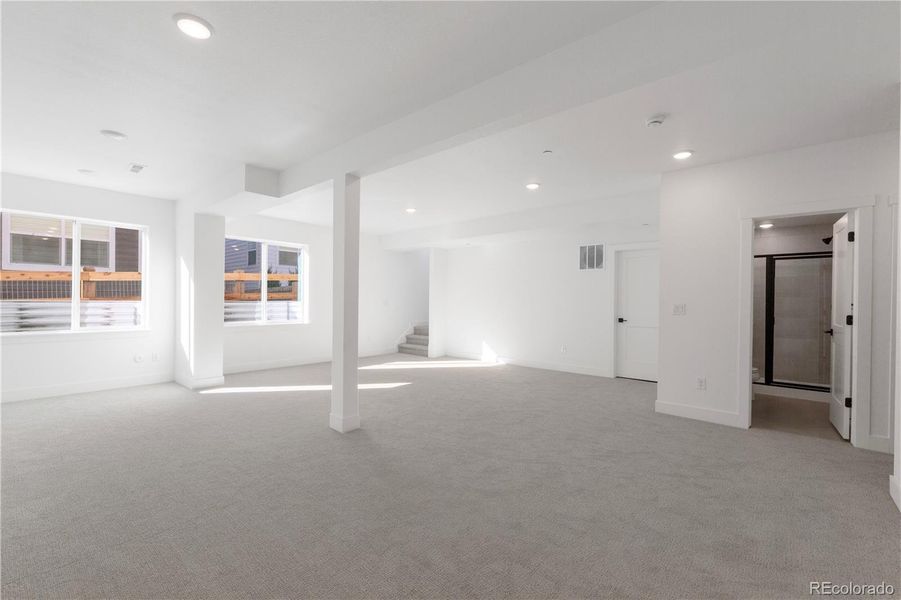 Spacious, unfurnished interior of a new home in Dillon Pointe - Journey, Broomfield (Image 23).