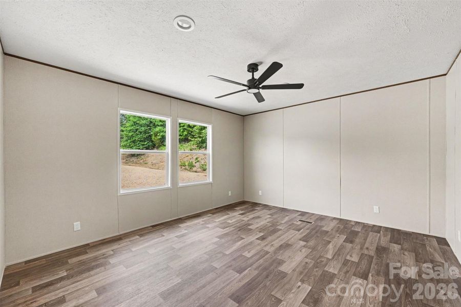 Spacious, unfurnished interior of a new home in , Davidson (Image 9).