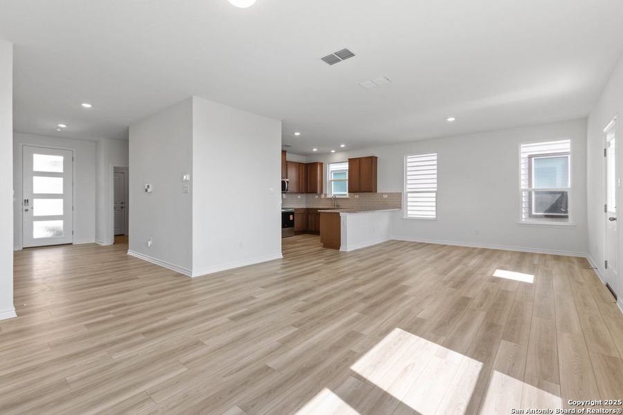 Spacious, unfurnished interior of a new home in Legend Heights, New Braunfels (Image 8). Spacious, unfurnished interior of a new home in Legend Heights, New Braunfels (Image 8).