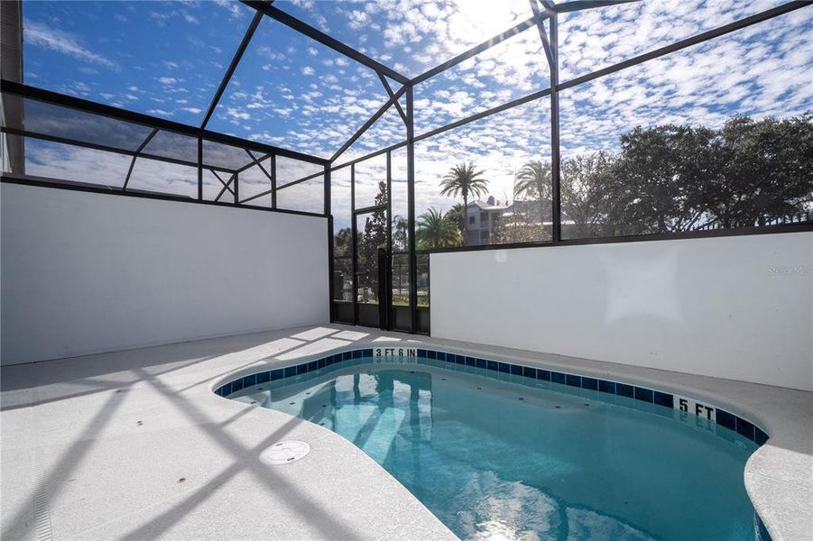 Exterior details and patio area of a home in , Orlando (Image 32).