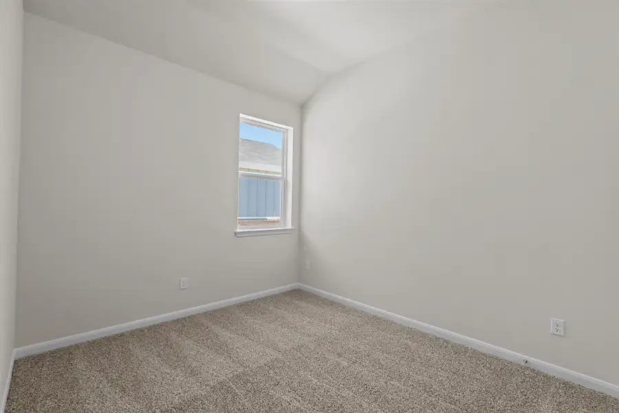 Spacious, unfurnished interior of a new home in Veranda, San Antonio (Image 8).
