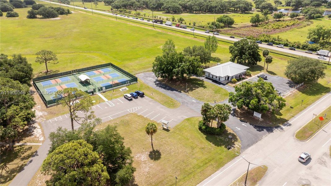 Community amenities in , Sebring (Image 48).