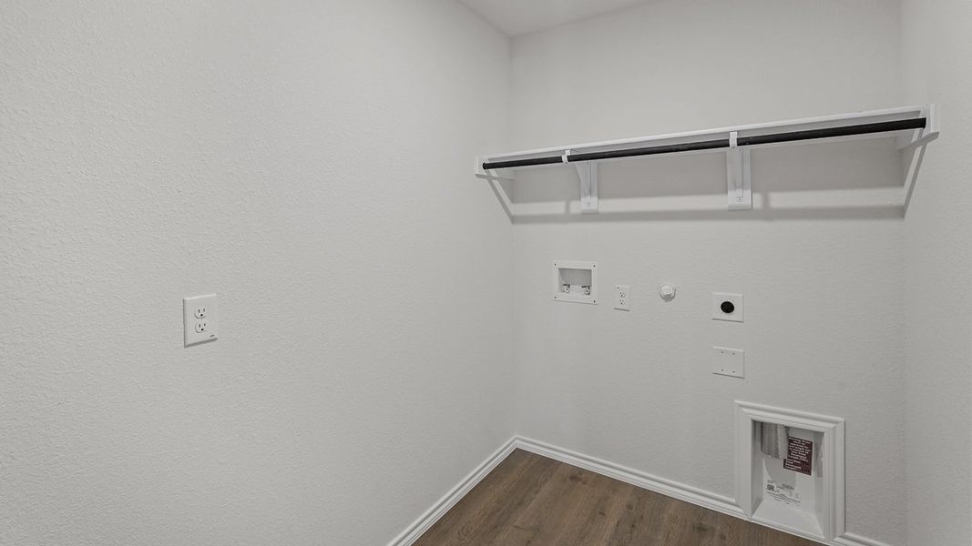 Spacious, unfurnished interior of a new home in Blaire Lake, Tyler (Image 23).