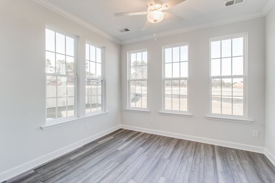 Spacious, unfurnished interior of a new home in Hendrix Farms, Lexington (Image 28).