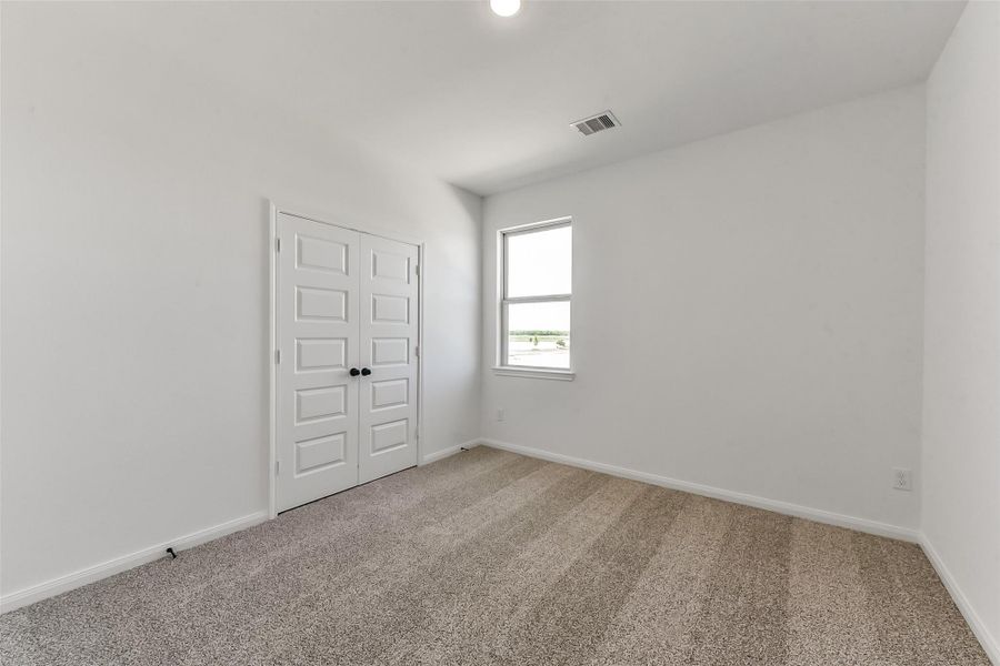 Spacious, unfurnished interior of a new home in River Ranch Meadows, Dayton (Image 31).