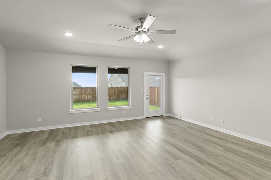Representative unfurnished interior of a home built from the Hickory Sunterra 50s by Brohn Homes in Sunterra, Katy (Image 11).