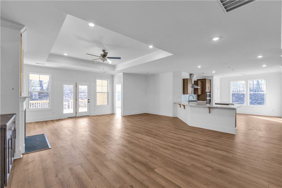 Spacious, unfurnished interior of a new home in Cross Creek Golf Club, Seneca (Image 13).