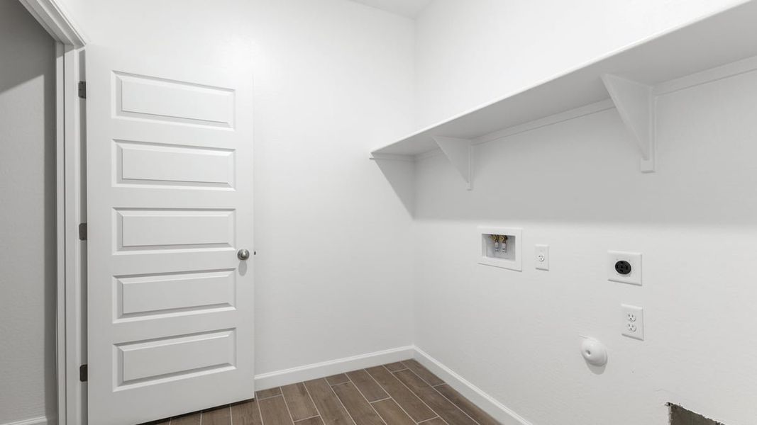 Spacious, unfurnished interior of a new home in Entrada Del Toro at Rancho Sahuarita, Sahuarita (Image 25).