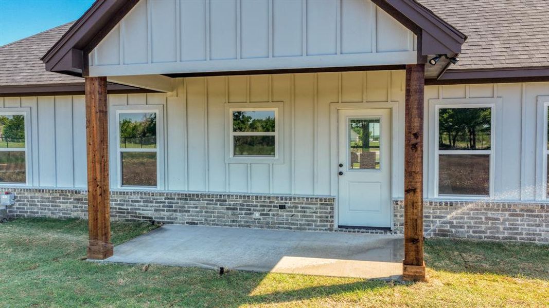 Exterior details and patio area of a home in , Weatherford (Image 26).