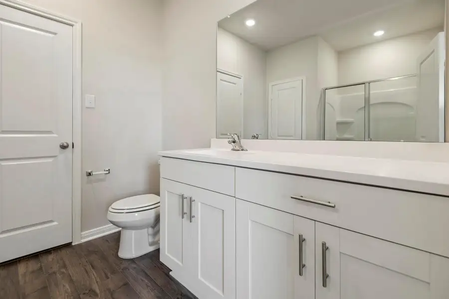 Furnished interior view inside a new home in Sweetwater Ridge, Conroe (Image 6).