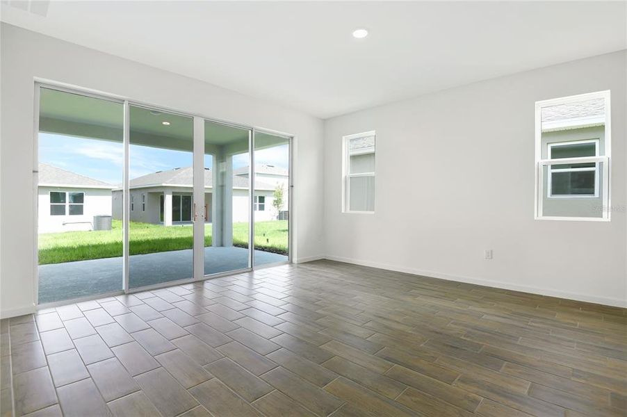 Spacious, unfurnished interior of a new home in , Winter Haven (Image 12).