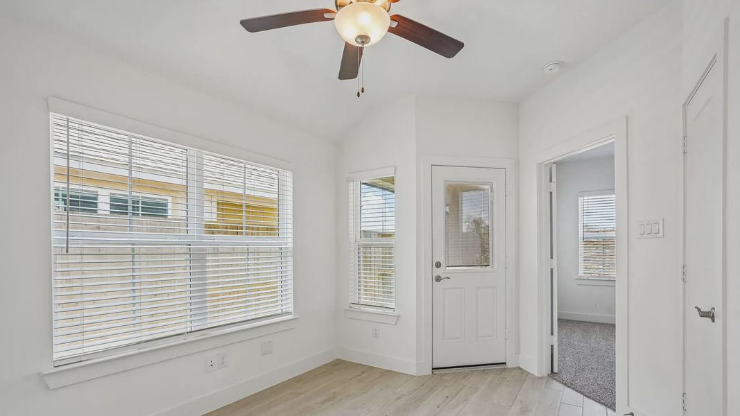 Spacious, unfurnished interior of a new home in Meridiana Townhomes, Iowa Colony (Image 20).