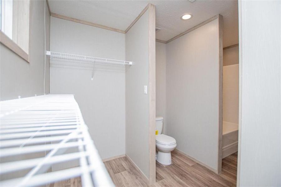 Spacious, unfurnished interior of a new home in , Temple (Image 60).