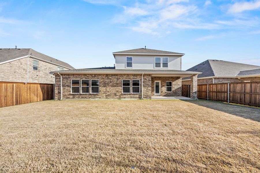 Exterior details and patio area of a home in Overland Grove, Heath (Image 3).
