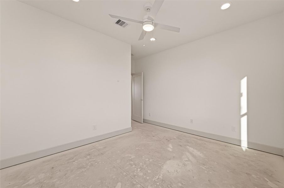 Spacious, unfurnished interior of a new home in , Houston (Image 15).