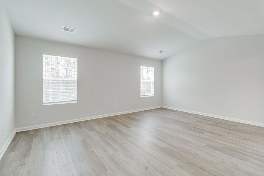 Spacious, unfurnished interior of a new home in Ellington, Elgin (Image 22).