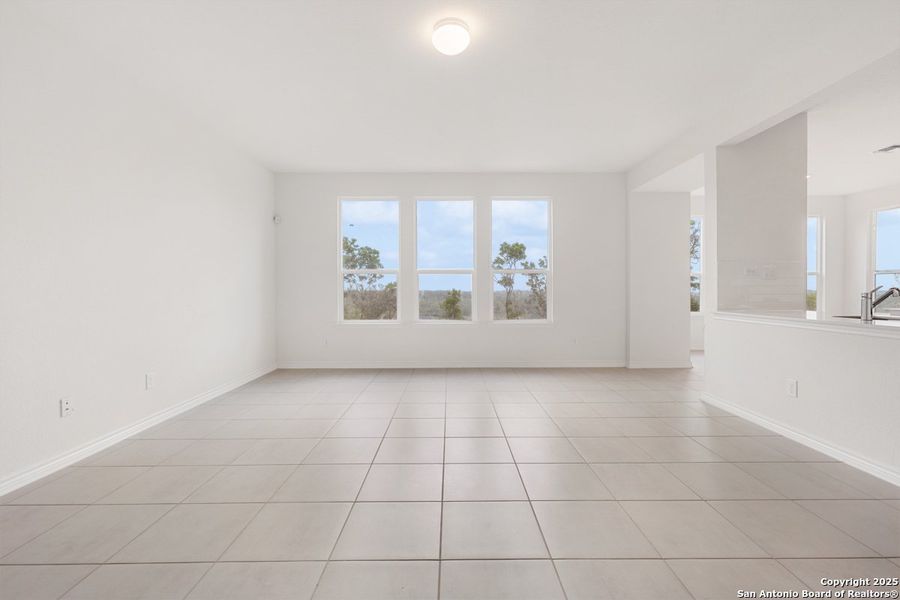 Spacious, unfurnished interior of a new home in , San Antonio (Image 7).