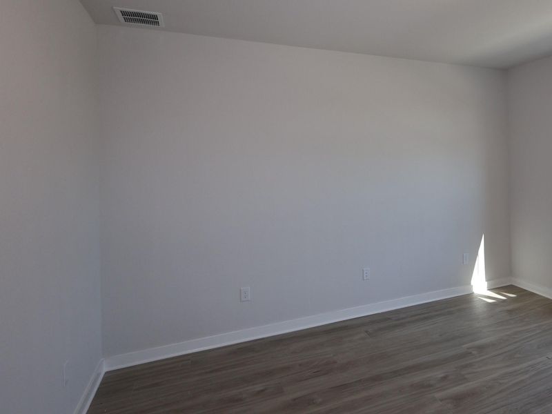 Spacious, unfurnished interior of a new home in Edgewood, Leander (Image 16).