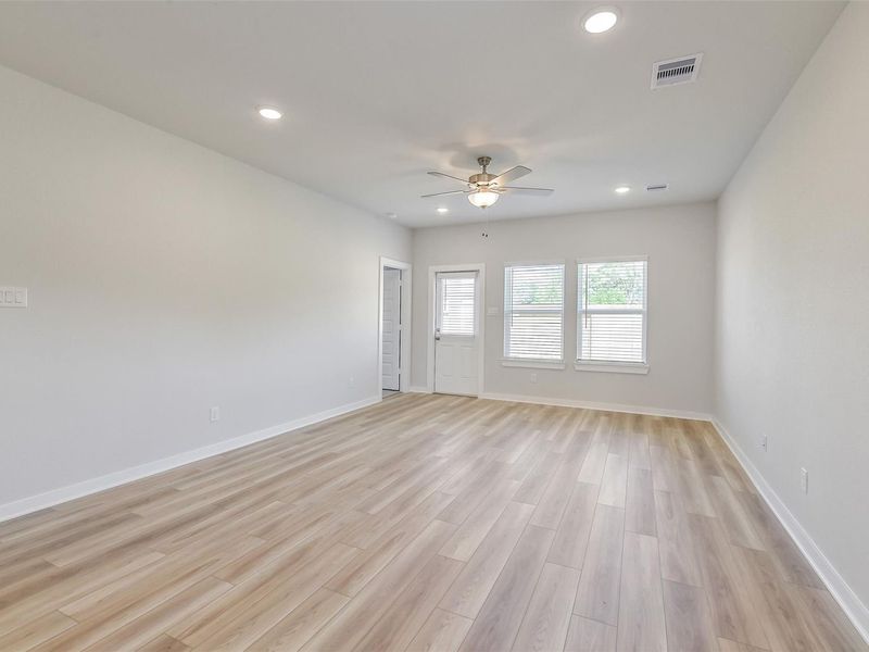 Spacious, unfurnished interior of a new home in Caney Creek Place, Conroe (Image 24).