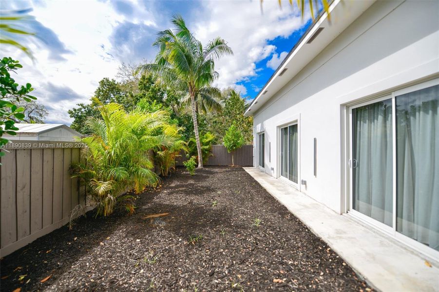 Exterior details and patio area of a home in , Hallandale Beach (Image 20).