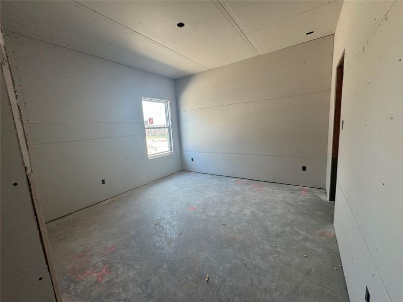 Spacious, unfurnished interior of a new home in Village at Three Oaks, Seguin (Image 14).