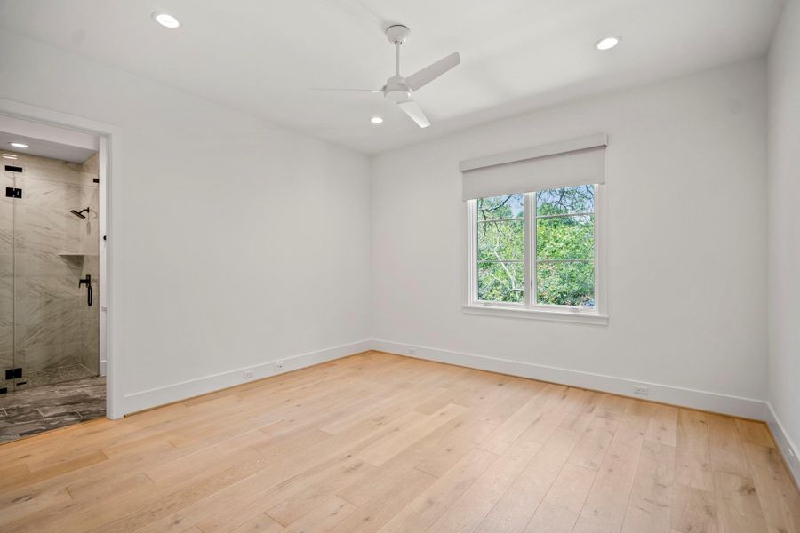 Spacious, unfurnished interior of a new home in , Houston (Image 18).