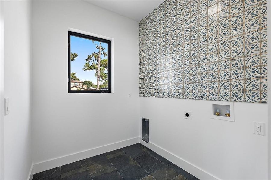 Spacious, unfurnished interior of a new home in , St. Petersburg (Image 41).