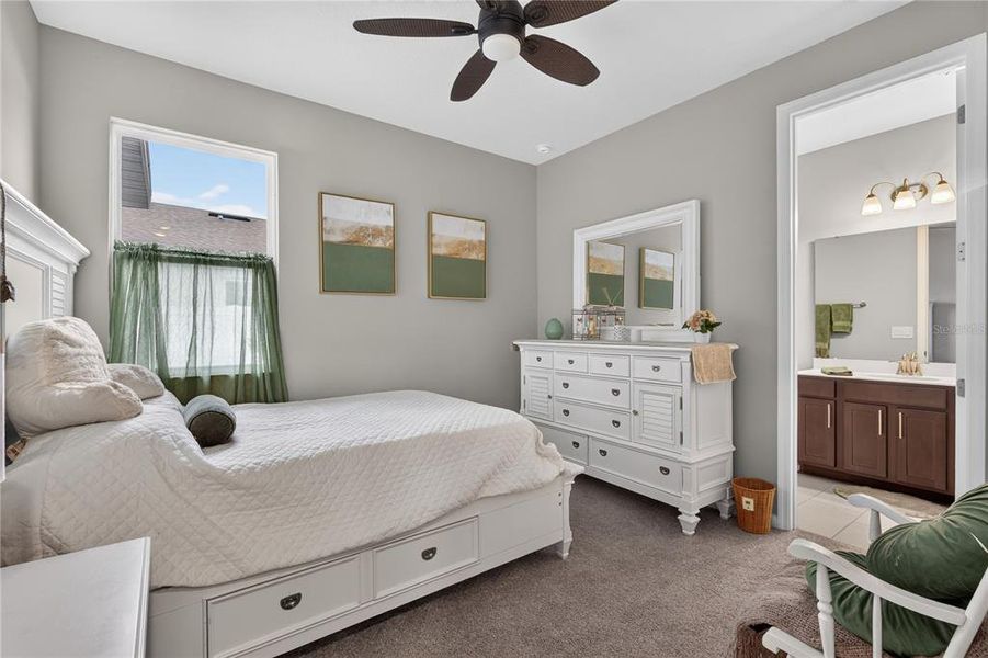 Furnished interior view inside a new home in , Tavares (Image 31).
