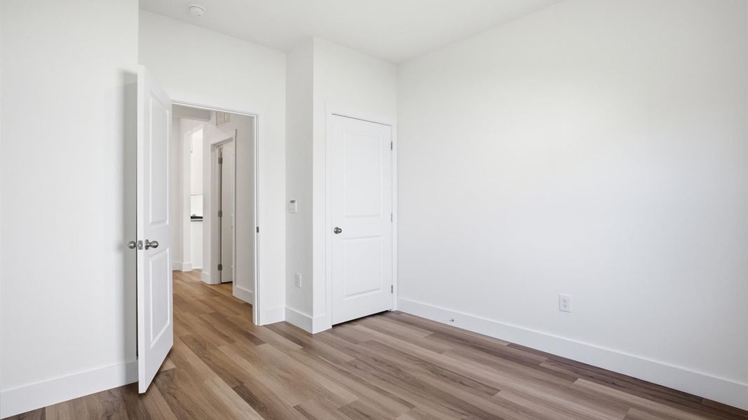 Spacious, unfurnished interior of a new home in Millstone Village, Morristown (Image 20).