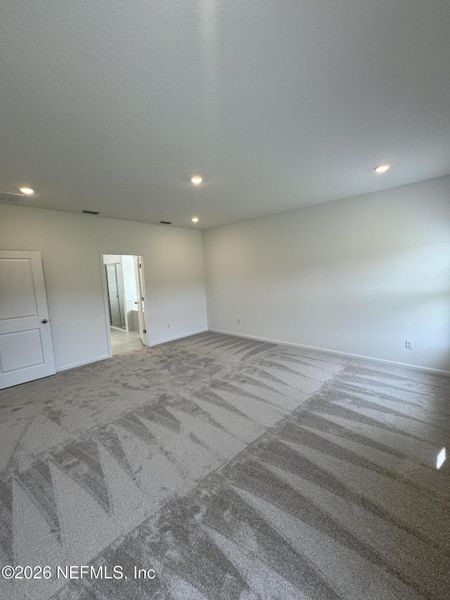 Spacious, unfurnished interior of a new home in Hyland Trail, Green Cove Springs (Image 25).