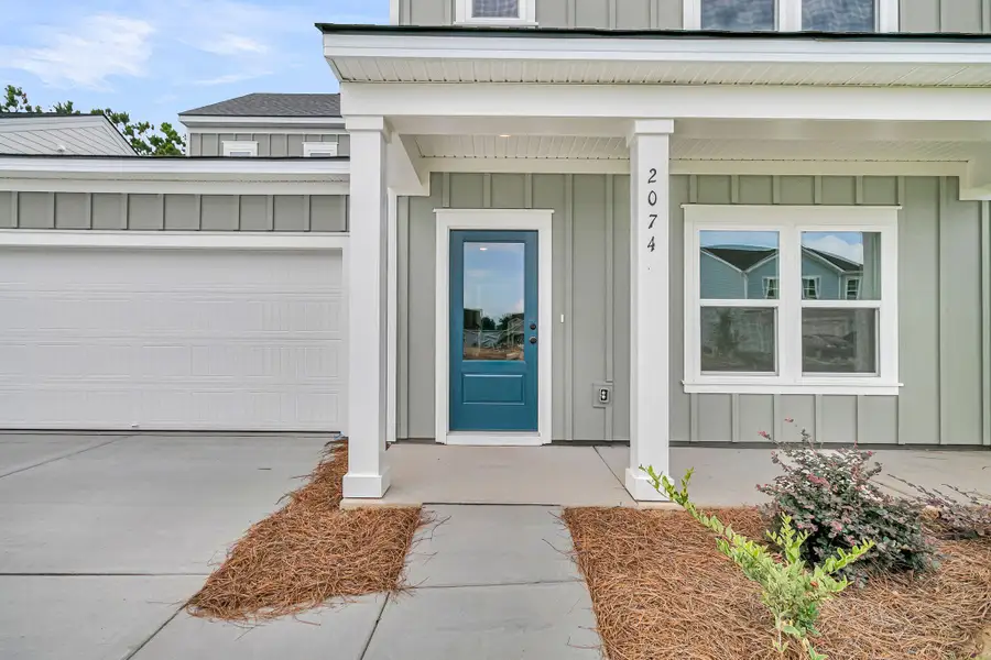Exterior details and patio area of a home in Tea Farm, Ravenel (Image 28).