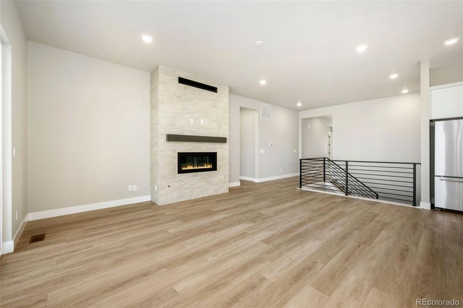 Spacious, unfurnished interior of a new home in Kitchel Lake at Serratoga Falls, Timnath (Image 9).