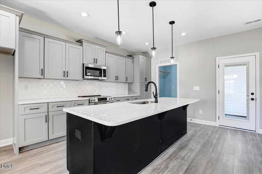 27-503 E 1st St-27 27-503 E 1st St-27