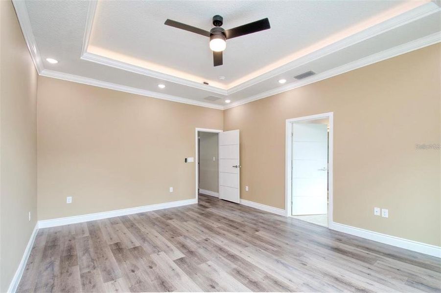 Spacious, unfurnished interior of a new home in , Davenport (Image 29).