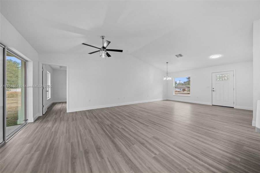 Spacious, unfurnished interior of a new home in , Ocala (Image 12).