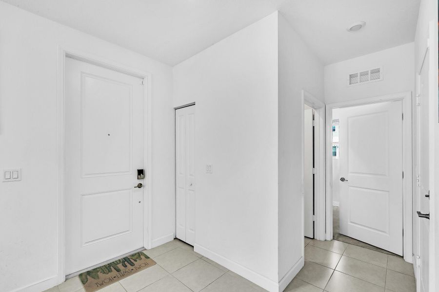 Spacious, unfurnished interior of a new home in , Port St. Lucie (Image 19).