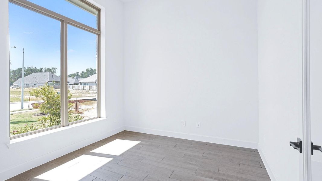 Spacious, unfurnished interior of a new home in Evergreen 50', Conroe (Image 11).