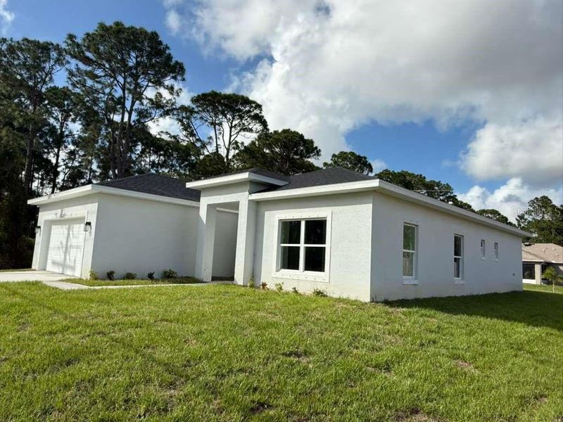 Exterior details and patio area of a home in , Palm Bay (Image 4).