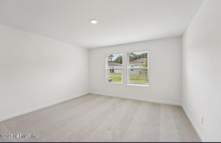 Spacious, unfurnished interior of a new home in Kings Crossing, Jacksonville (Image 11).
