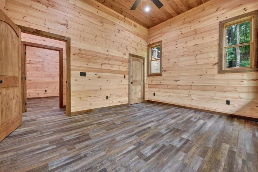Spacious, unfurnished interior of a new home in , Blue Ridge (Image 10).